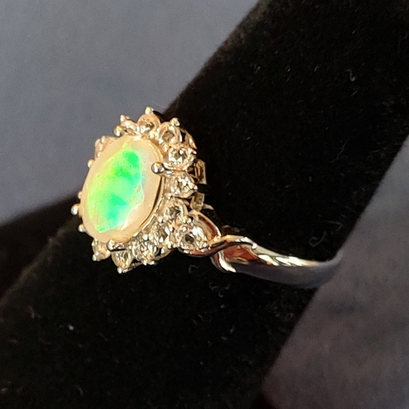 Natural Ethiopian White Opal Ring - Picture 2 of 10